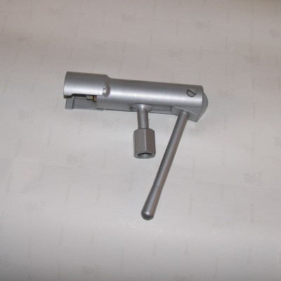 Струбцина для заправки бытовых баллонов 5-27 л (клапан)